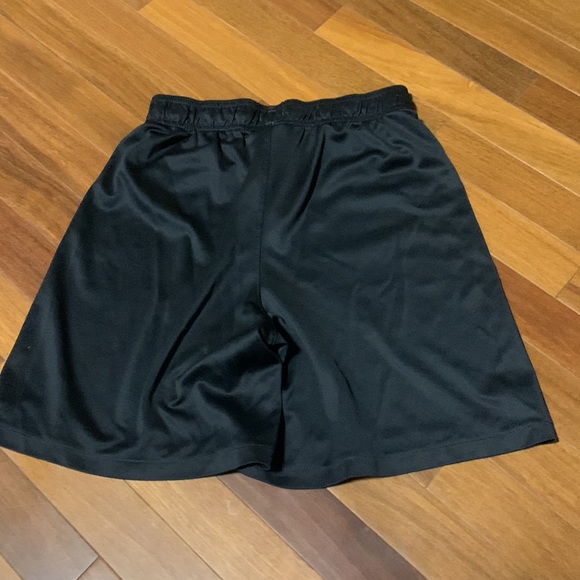 Boys XL black Nike shorts - Picture 2 of 3